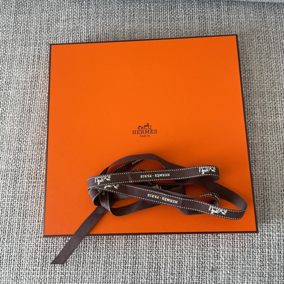 Hermes Scarf 90 Tropical Faubourg - Picture 3 of 4